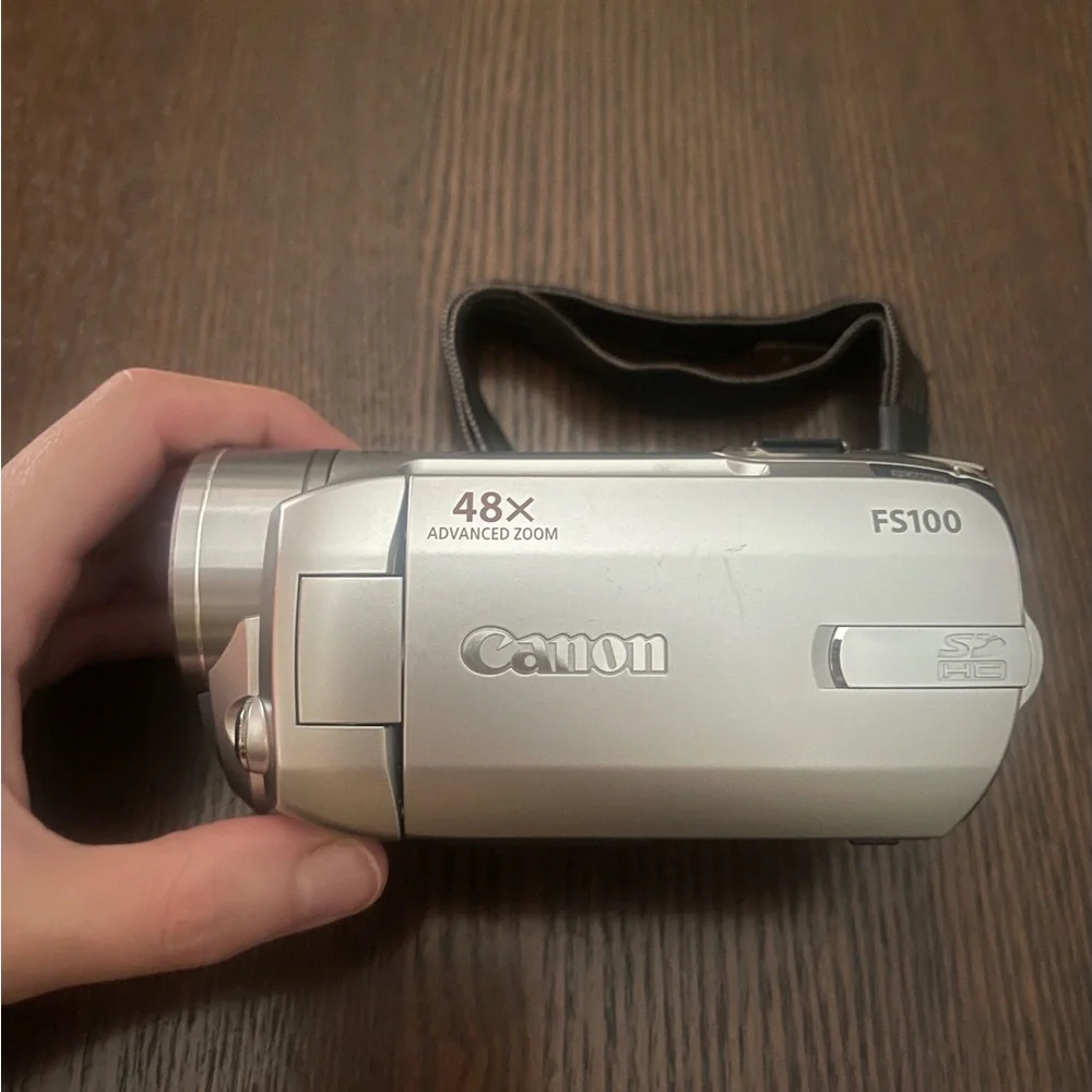 Canon FS100 Flash Memory Camcorder with 48x Advanced Zoom with Sony Case